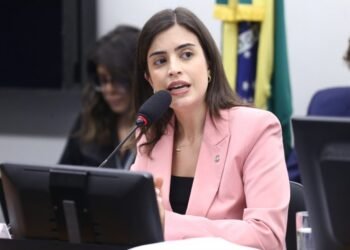 Comissão aprova projeto que obriga indicar se partiu de escola registro de violência doméstica – Notícias