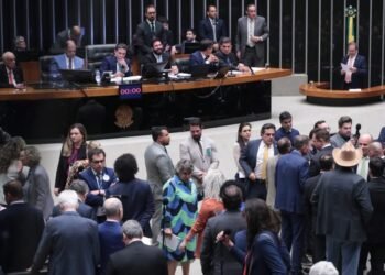 Deputados aprovam texto-base de projeto que reduz penas dos condenados pelo 8 de janeiro; acompanhe – Notícias