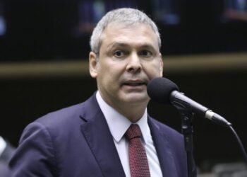 Líder diz que governo vai encaminhar ao Congresso com urgência projeto que acaba com a escala 6×1 – Notícias