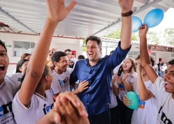 Em Zé Doca, Orleans Brandão ressalta avanços na educação do Maranhão com investimentos em tecnologia de ensino