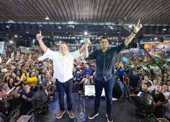 Com 40 mil pessoas e 182 prefeitos, Orleans Brandão lança pré-candidatura ao governo do Maranhão