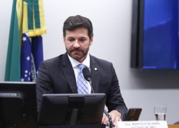 Comissão aprova programa de emprego no setor de turismo que permite manter Bolsa Família – Notícias