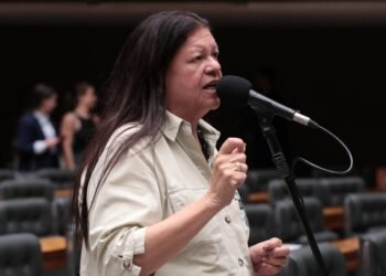 Comissão da Câmara aprova piso salarial de R$ 5,5 mil para assistentes sociais; texto pode ir ao Senado – Notícias