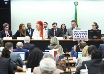 Fim da escala 6×1: relator propõe jornada de 40h semanais com transição de 14 meses; votação será nesta quarta – Notícias