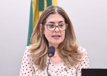 Comissão aprova regras para uniformes e veda vestimentas que violem a dignidade do empregado – Notícias