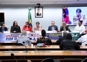 Operadores de telemarketing denunciam precarização do trabalho e pedem regulamentação da profissão – Notícias