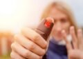 Lei autoriza venda de spray de pimenta para defesa pessoal de mulheres