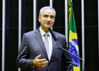 Projeto cria política nacional para combater a solidão entre idosos