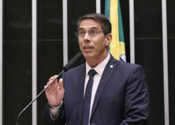Projeto proíbe postos de gasolina de cobrarem preços diferentes para pagamentos em dinheiro ou Pix – Notícias