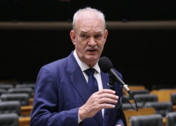 Comissão aprova proposta com novas regras para placas de atendimento prioritário – Notícias