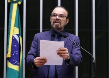 Projeto cria política nacional de inclusão e letramento digital para pessoas idosas