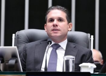 Hugo Motta comemora aprovação de projeto de combate à violência contra mulheres – Notícias