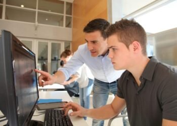 Projeto incentiva reserva de vagas para jovens em contratos com o setor público