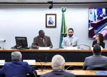 Participantes de seminário defendem inclusão digital e escuta das comunidades para reurbanização de favelas