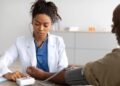 Projeto obriga hospitais a fornecer assistência médica a profissionais de enfermagem