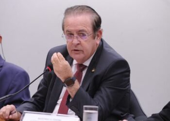 Comissão aprova projeto que autoriza extensão de estágio após conclusão de curso superior
