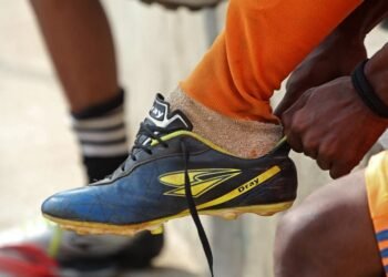 Projeto cria programa para distribuir materiais esportivos a crianças em vulnerabilidade social
