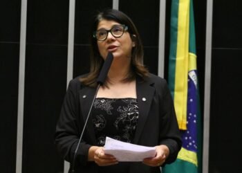 Projeto cria Carteira Nacional do Cuidador Familiar Atípico