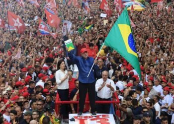 Lula é reeleito presidente com quase 52% dos votos válidos no 2º turno